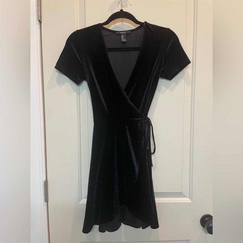 Forever 21 Black Velvet V Neck Tie Front Dress - Women’s Size S